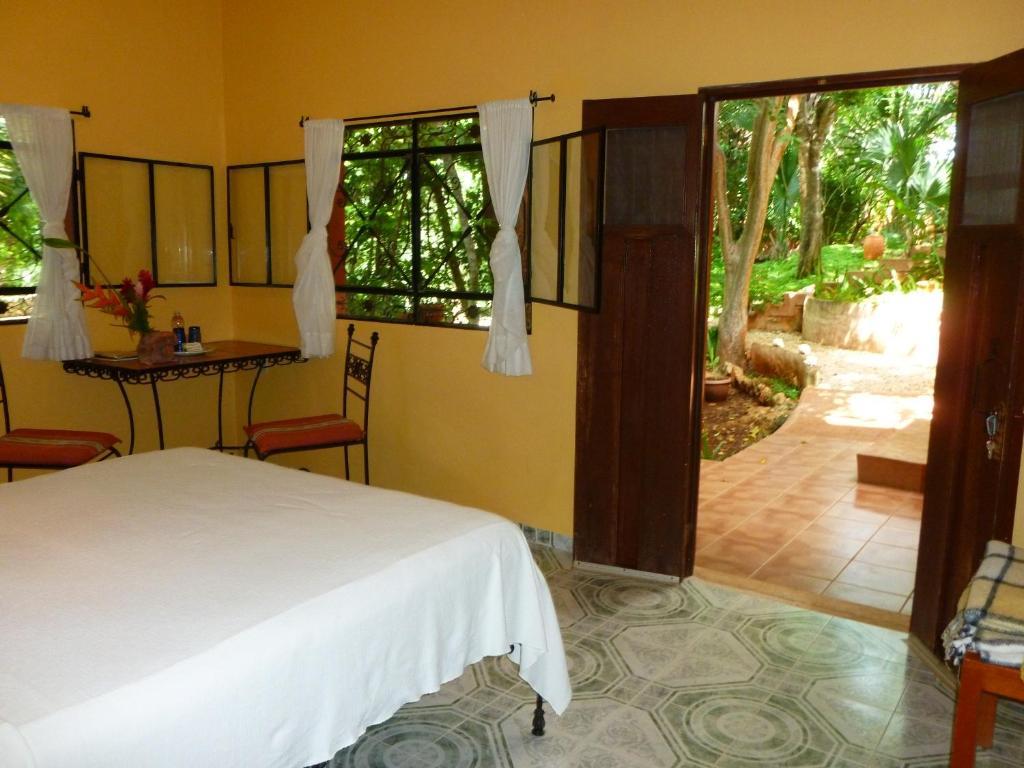 The Flycatcher Inn Retreat Hotel ซานตา เอเลนา ภายนอก รูปภาพ