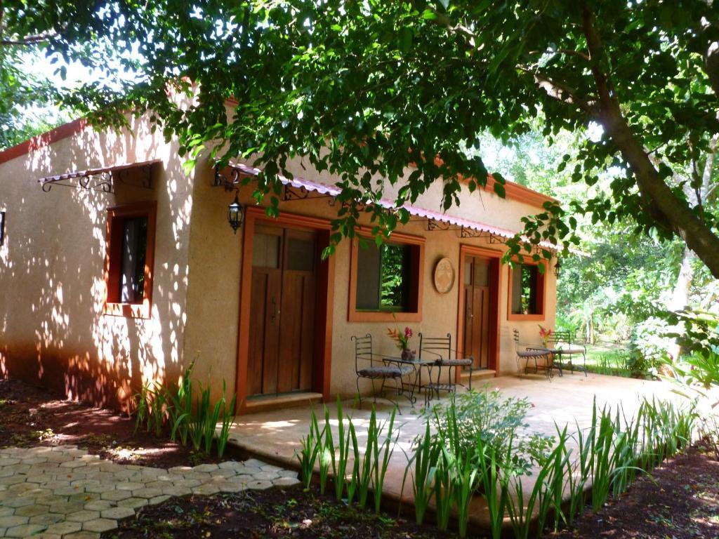 The Flycatcher Inn Retreat Hotel ซานตา เอเลนา ภายนอก รูปภาพ